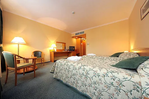 ***  Green Hotel Komorniki  Poland